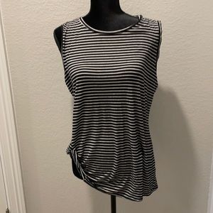 Bobeau stretchy, black and white sleeveless shirt